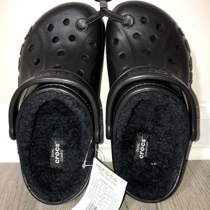 CROCS - Black Fuzzy Crocs - Black Baya Lined Clog
